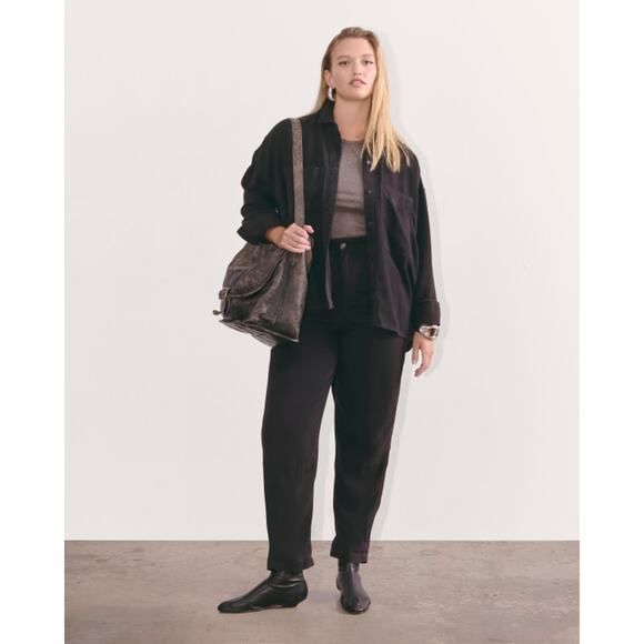 Everlane the Tencel Relaxed Chino in Buttersoft Black 12 - Picture 3 of 10